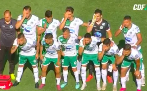 El plantel de Deportes Puerto Montt y su mensaje de apoyo