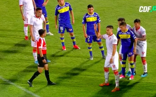 Castro se acercó a molestar a la defensa. Foto: CDF