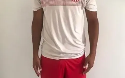 El jugador con indumentaria de Estudiantes.