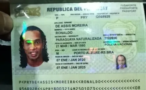 El pasaporte falso que portaba Ronaldinho