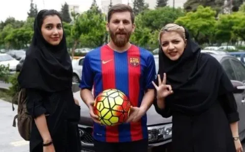 El Messi “pirata” luciendo su facha (Foto: Reza Parastesh)