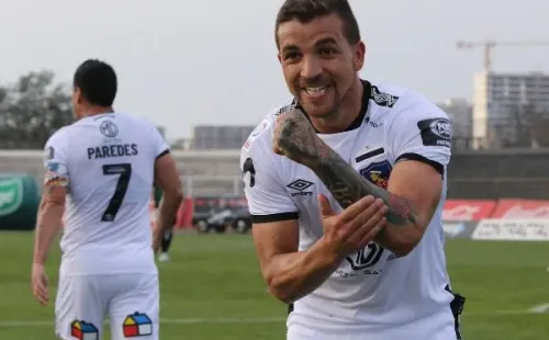 Gabriel Costa celebrando uno de sus goles en Colo Colo. (Foto: Agencia Uno)