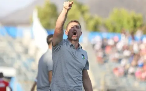 Patricio Graff en la banca Celeste