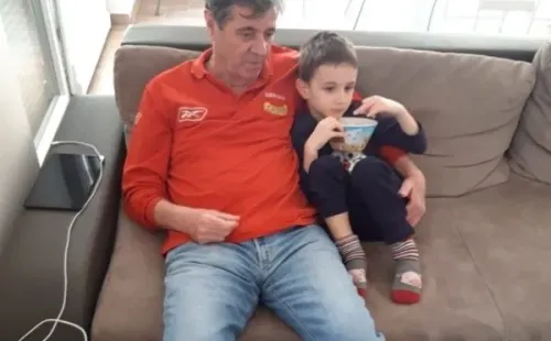 Mirko Jozic con su camiseta de Colo Colo