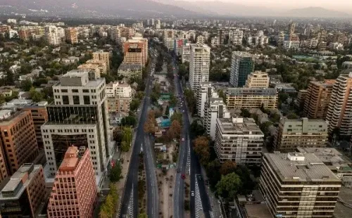 Santiago y gran parte del país amaneció con el cambio de hora.