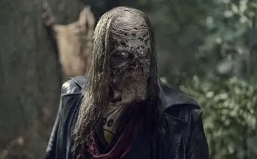 Beta y los Susurradores son la gran amenaza de los protagonistas.