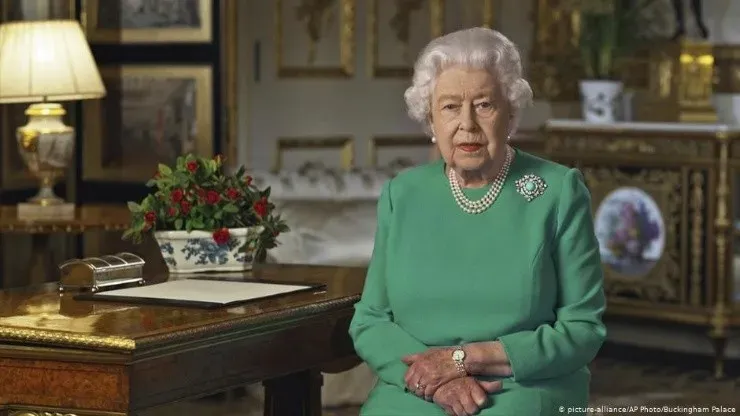 Esta es la quinta ocasión que la Reina Isabel II aparece en televisión para dar un mensaje a los ciudadanos. (Foto: Buckingham Palace).