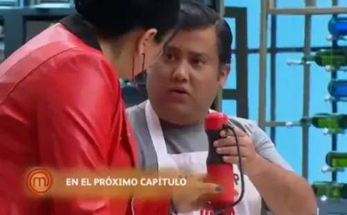 Álvaro Reyes, o Nacho Pop, formando parte de Masterchef Celebrity de Canal 13. (Foto: Captura).