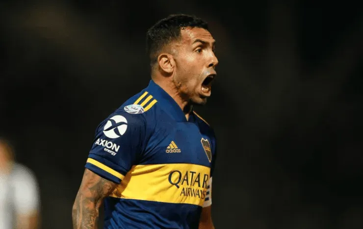Carlos Tevez en acción en Boca Juniors durante la Superliga de Argentina. (Foto: Getty Images).