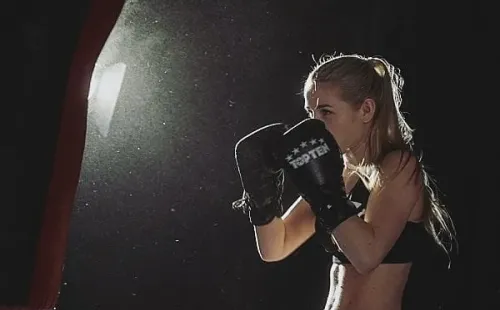 Fabiana Bytyqi espera recuperarse pronto para preparar su tercera defensa.