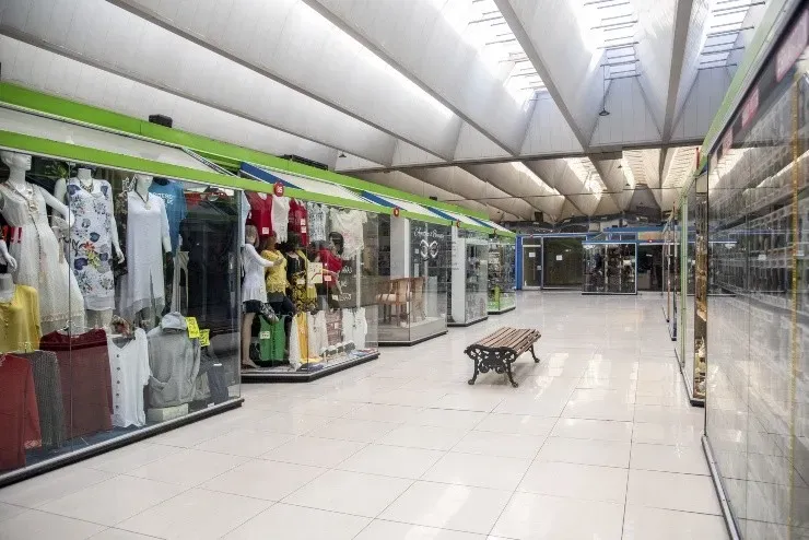 Gran parte del comercio ha cerrado sus puertas por la emergencia sanitaria, en especial en zonas declaradas en cuarentena. (Foto: Getty Images).