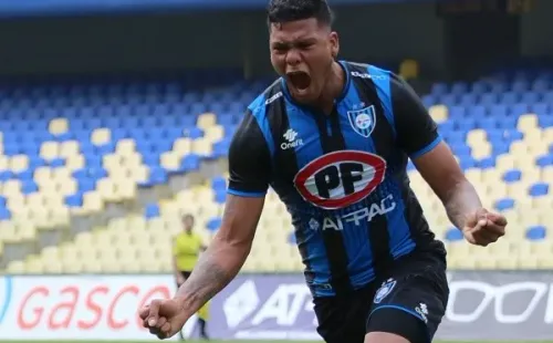 Blondell marcando un gol ante U. de Concepción. (FOTO: Agencia Uno)