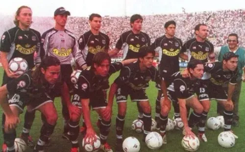 Plantel de Colo Colo que salió campeón el 2002. (FOTO: Archivo)