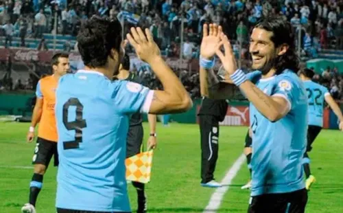 Abreu y Suárez compartieron en la selección uruguaya. (FOTO: Internet)