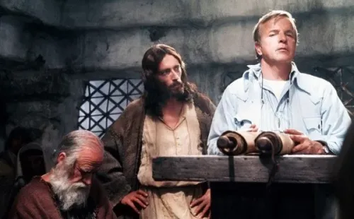 La producción se estrenó en 1977 y en varios países en formato miniserie.