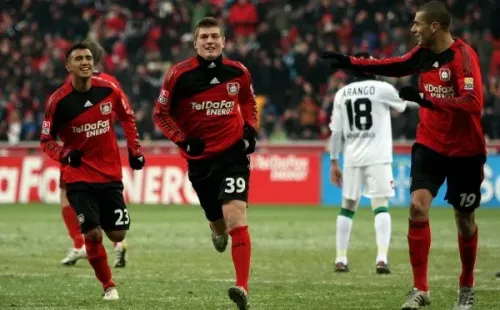 Arturo Vidal y Toni Kroos en Bayer Leverkusen