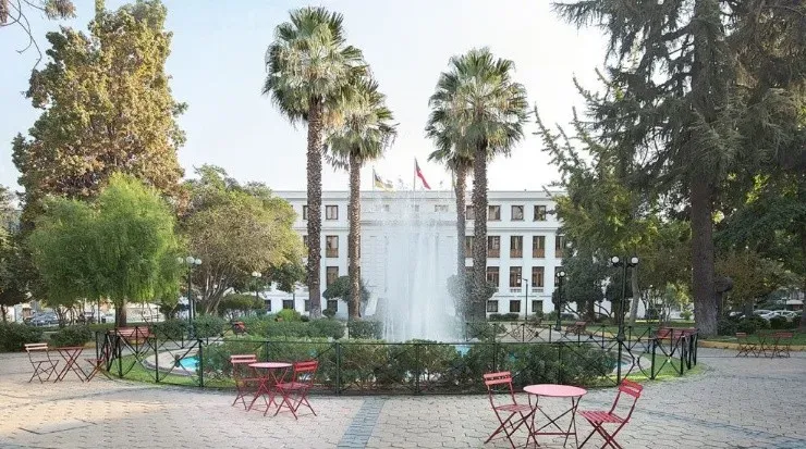 Por ejemplo, el sector de la Plaza Ñuñoa seguirá en cuarentena total por esta semana. (Foto: Agencia Uno).