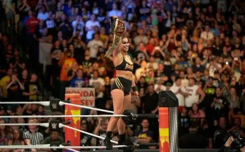 Ronda en su época de gloria como campeona de RAW en WWE. (Foto: Getty Images)