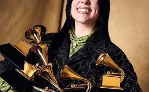 Billie Eilishcon todos los premios Grammy que ganó este año