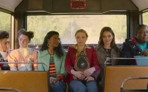 La escena del autobus es una de las más recordadas por los fanáticos de “Sex Education”