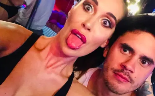 Tomas, su pareja, fue clave para que Vale Roth decidiera volver al colegio.