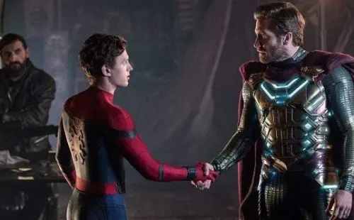 Tom Holland como Spiderman y JakeGyllenhaal como Mysterio.