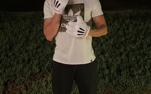 Thomas Galdames como Mickey Mouse