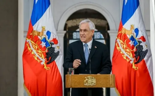 Sebastián Piñera anunció la postergación del regreso a clases y que será “gradual”.