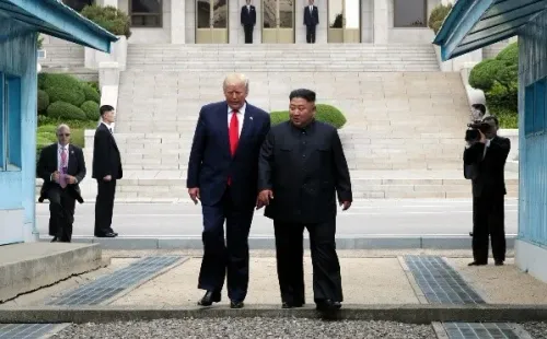 Kim Jong Un con Donald Trump en un publicitado acto en 2019. (Getty Images)