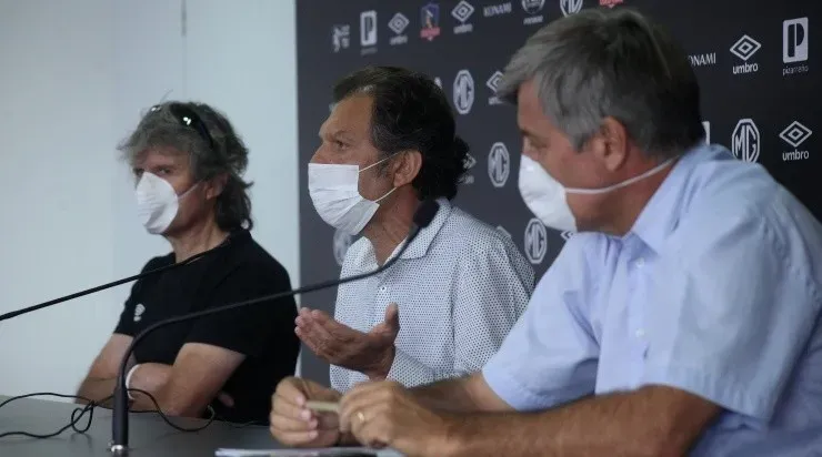 Morón, Mosa y Mayne-Nicholls en la polémica conferencia