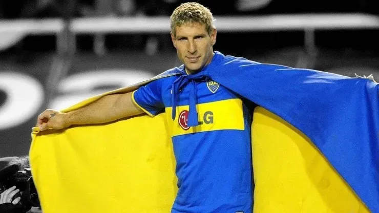 Martín Palermo junto a la camiseta de Boca Juniors. (Foto: Getty Images).