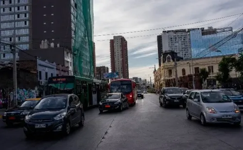 Los vehículos catáliticos inscritos antes de septiembre de 2011 deberán ajustarse a la restricción vehicular desde este lunes. (Foto: Getty)