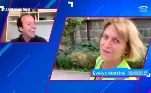 El saludo causó la sorpresa de Stefan Kramer. (Foto: Captura Canal 13)
