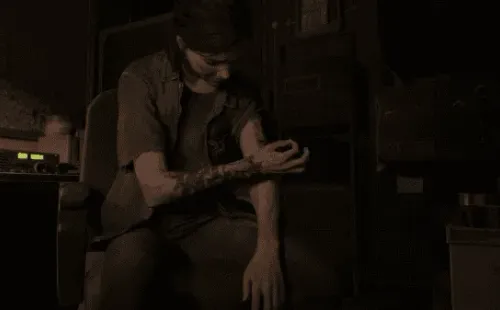 Ellie crecida y con tatuajes