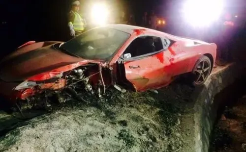 Así quedó el Ferrari de Arturo Vidal tras el accidente en la Copa América 2015.