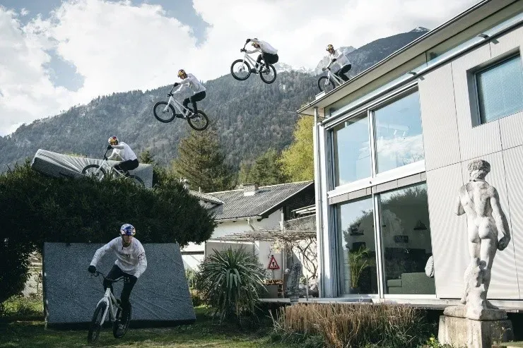 Parte de las imágenes que se pueden apreciar en la producción de Fabio Wibmer. (Foto: RedBull)