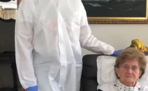 Raquel Argandoña junto a su madre Eliana de la Fuente.