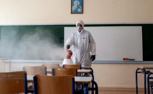 Puede que tu escuela esté cerrada, pero pudes obtener tu bono igual.