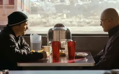 El momento del cameo de Walter White y del regreso de ambos personajes en la película secuela de Breaking Bad, “El Camino”.