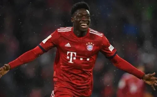 Davies llegó como delantero, pero ahora juega como lateral. (FOTO: Internet)