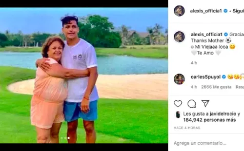 Alexis Sánchez emocionó hasta a Carles Puyol con su saludo del Día de la Madre.