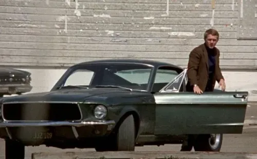 Bullit es una de las películas en que aparece un Ford Mustang.