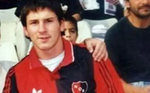Lionel Messi con la camiseta de Newell’s, su gran amor en Argentina. Foto: archivo
