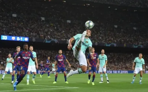 Lautaro Martínez ya hizo de las suyas en el Camp Nou en la visita del Inter al Barcelona por Champions League. Foto: Getty Images