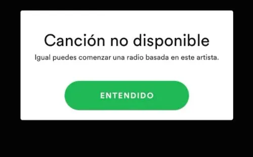 Esto pasa al intentar reproducir “Safaera”, de Bad Bunny, en Spotify.