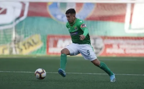 Rodrigo Holgado con el balón en Audax Italiano