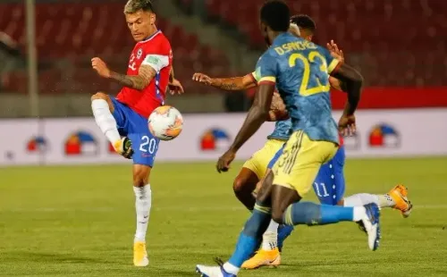 Charles Aránguiz con la selección chilena este 2020.