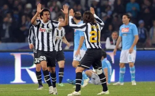 Estigarribia en su paso por Juventus. Compartió camarín con Vidal, Pirlo, entre otros destacados futbolistas.