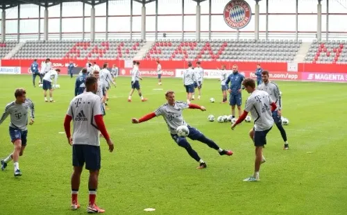 Bayern volvió hace unas semanas a los entrenamientos y esperan no sentir el parón de dos meses para poder confirmar el primer lugar de la liga. (Foto: Getty)