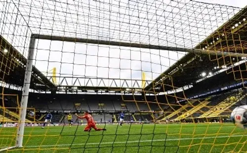 La vuelta al futbol en la Bundesliga estuvo marcada por los estadios vacíos, pero con varios goles para los millones de espectadores en sus casas. (Foto: Getty)